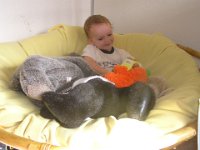 2006-12-04ReadingToHisFriends (2)